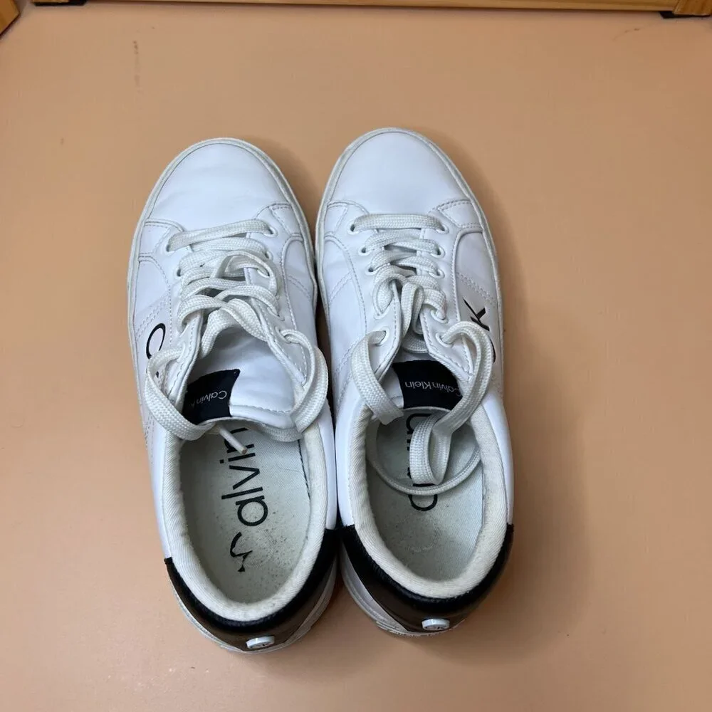 Calvin Klein Womens Claire Casual Fashion Sneakers Size 7 White Black Low Top